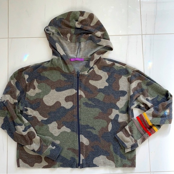 Jac Parker Tops - Jac Parker Green Camo Zip Up Crop Fleece Jacket Size S